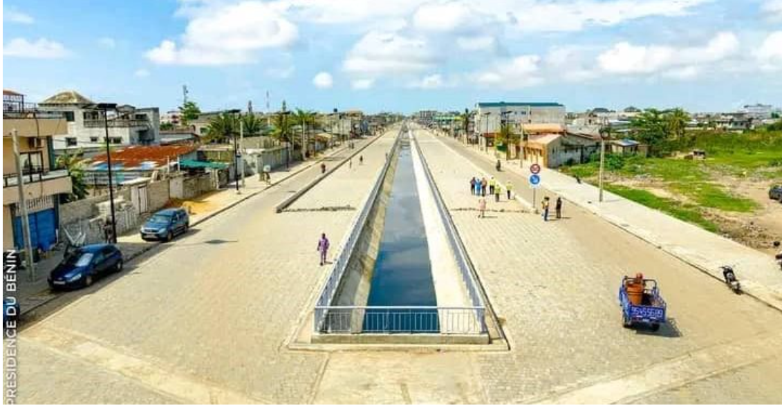 Route asphaltée moderne