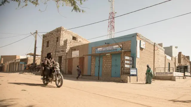 Paysage désertique à Tombouctou, au Mali, illustrant la région instable du Sahel