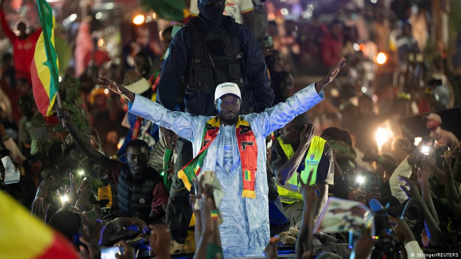 Diomaye faye prend ses distances avec pastef : un tournant politique au Sénégal