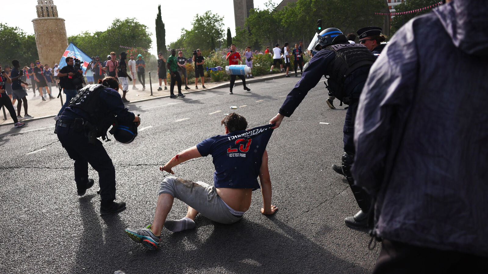 Violences urbaines Paris après finale ligue des champions psg arsenal
