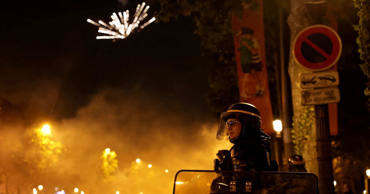Nuit agitée à Paris : près de 300 interpellations après la victoire du PSG en ligue des champions