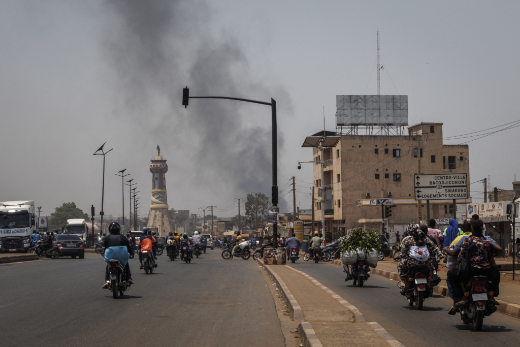 Blocus de Bamako : le GSIM doit protéger les civils selon le droit international
