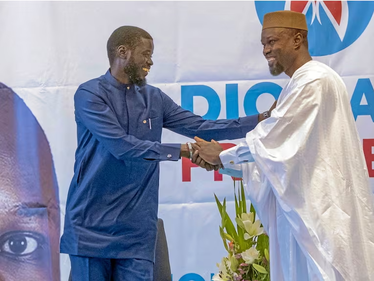 Crise politique au Sénégal : bassirou diomaye faye limoge sonko