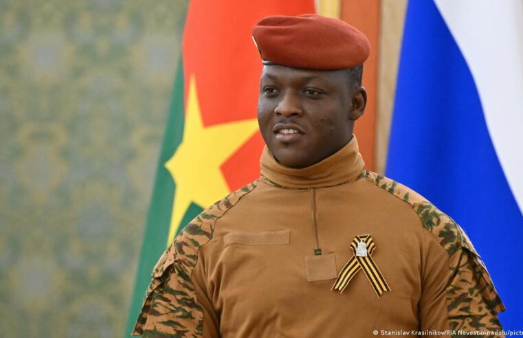 Restrictions des libertés au Burkina Faso : le pouvoir face aux critiques