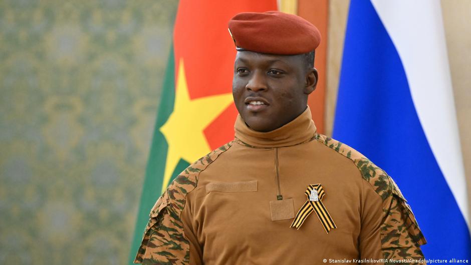 Restrictions des libertés au Burkina Faso : le pouvoir face aux critiques