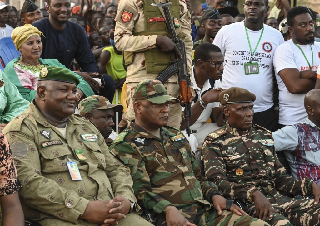 Niger: le régime militaire restreint les libertés et les droits