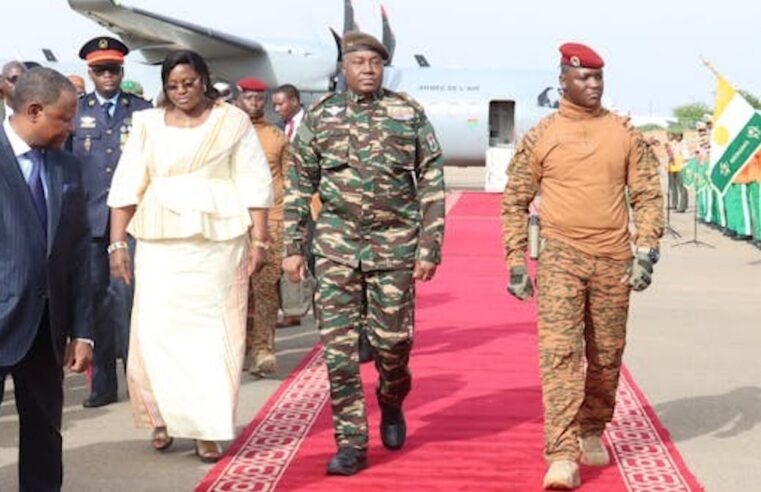 Putschistes au Sahel : l&rsquo;alliance avec les civils tourne court au Burkina Faso