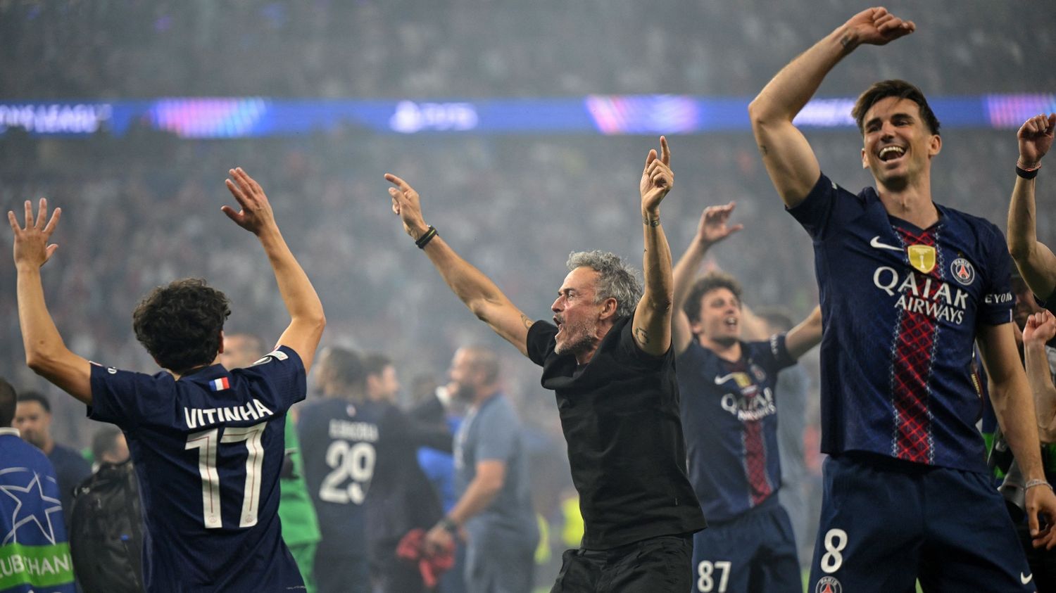 L&rsquo;apogée du Paris Saint-Germain : l&rsquo;euphorie des fidèles à Budapest après un deuxième sacre en Ligue des champions
