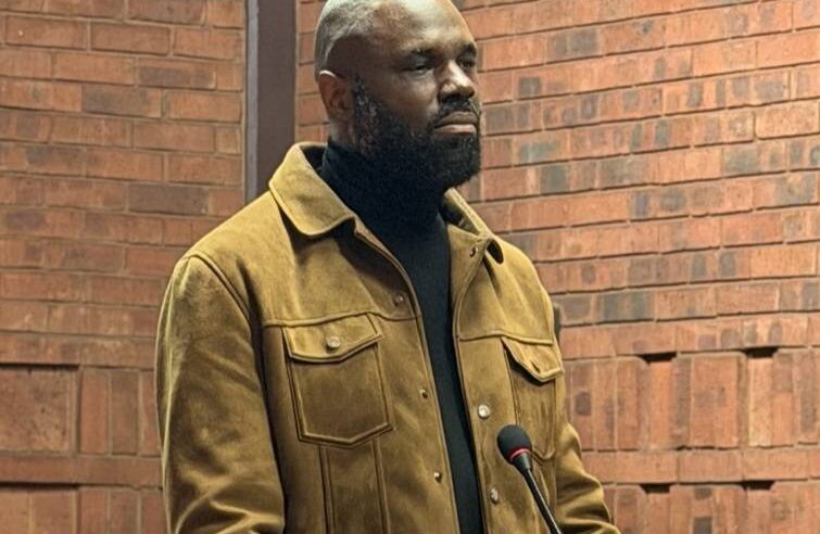 Kemi Seba en prison : quand le panafricanisme sert de paravent à des actes judiciaires graves