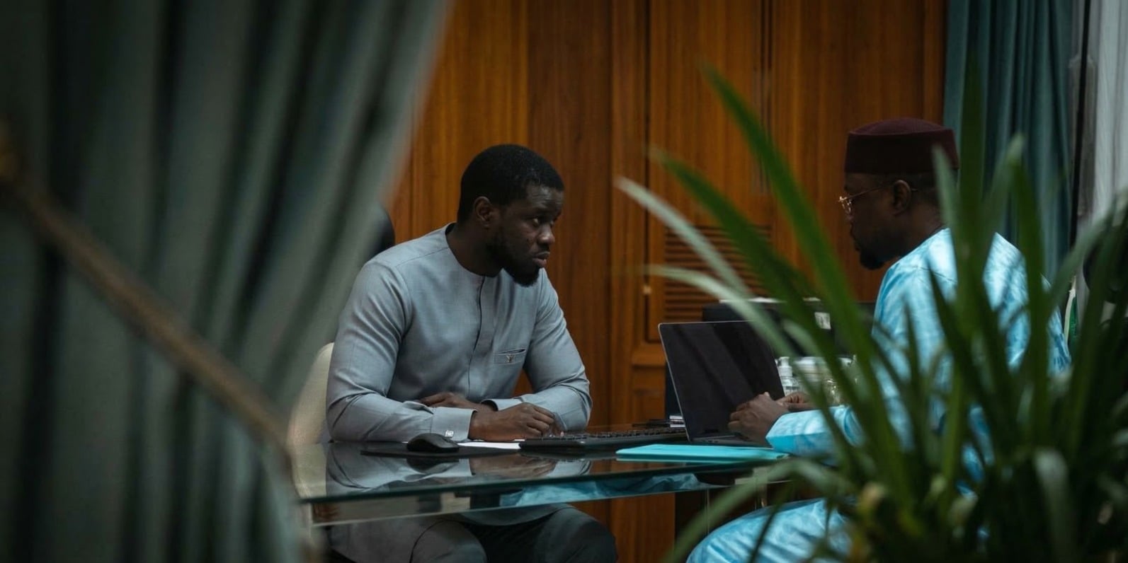 Faye destitue Sonko et son gouvernement au Sénégal : un tournant politique majeur