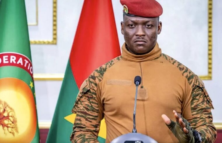 Burkina Faso : la junte renforce son emprise en suspendant des centaines d&rsquo;associations
