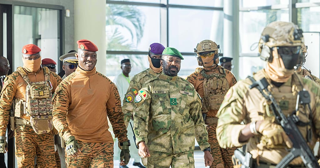 Alliance des états du Sahel : frappes aériennes conjointes au Mali