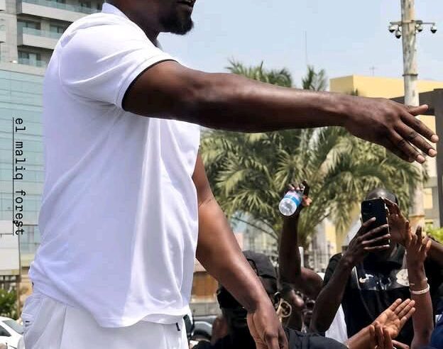 Ousmane Sonko à Dakar : une foule enthousiaste pour la randonnée pédestre du Premier ministre