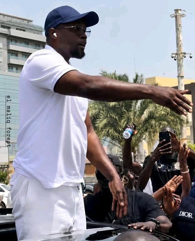 Ousmane Sonko à Dakar : une foule enthousiaste pour la randonnée pédestre du Premier ministre