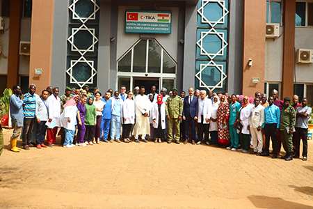 Le ministre nigérien de la Santé et de l’Hygiène Publique visitant l’Hôpital de l’Amitié Niger-Türkiye