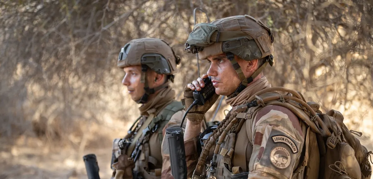 Emmanuel Macron critique la junte malienne pour son expulsion de l’armée française