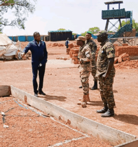 Faure Gnassingbé en inspection avec les forces armées