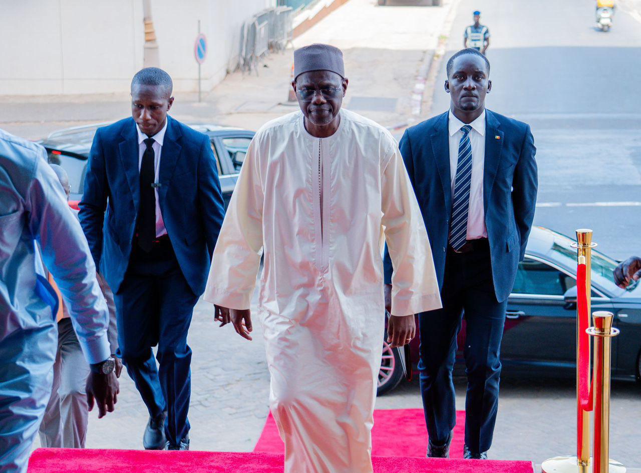 discours lors de la passation de service à la primature entre ousmane sonko et al aminou lo