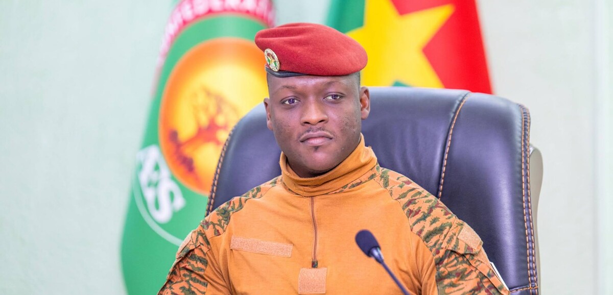 Restrictions au Burkina Faso : suspension d&rsquo;associations musulmanes après une arrestation controversée