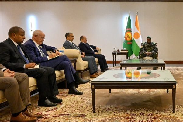 Renforcement des liens : le Premier ministre algérien reçu à Niamey