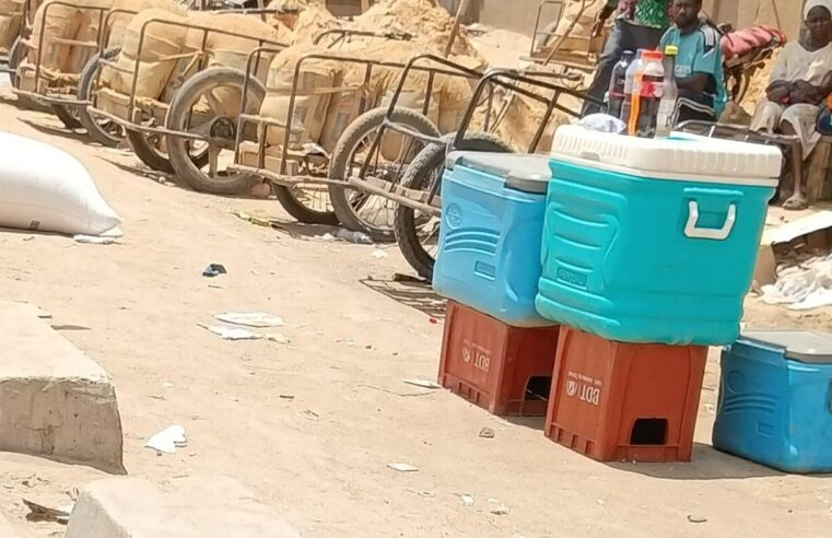 N&rsquo;Djamena : le commerce du sable comme ultime rempart contre la précarité