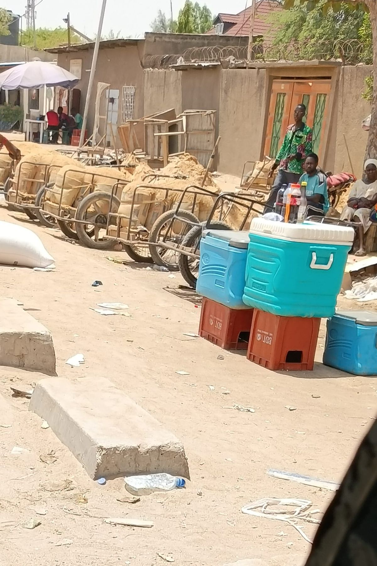 N&rsquo;Djamena : le commerce du sable comme ultime rempart contre la précarité