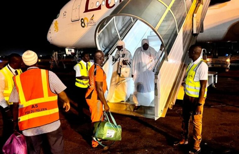 Premier vol retour hadj 2026 : les pèlerins burkinabè prient pour le Burkina Faso