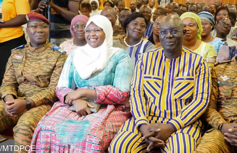Burkina Faso : la plateforme « dɛmɛ sira » révolutionne la solidarité via le numérique