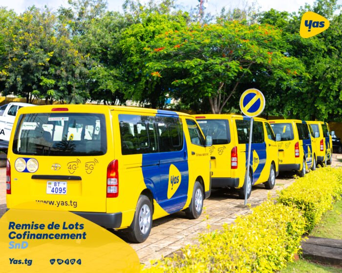 Yas Togo renforce sa logistique avec six nouveaux véhicules pour ses partenaires