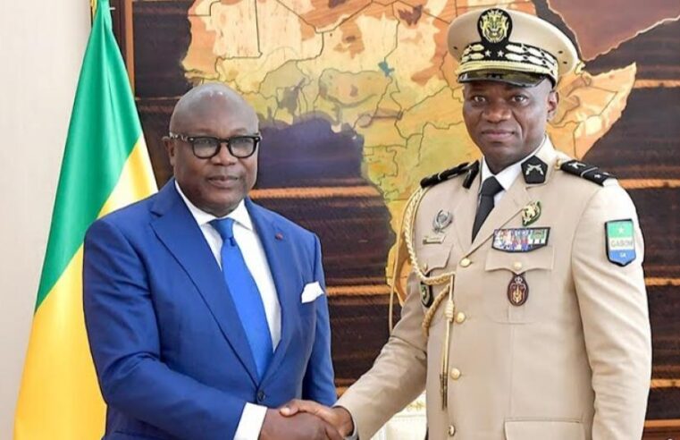 Maganga Moussavou se tient aux côtés d&rsquo;Oligui Nguema
