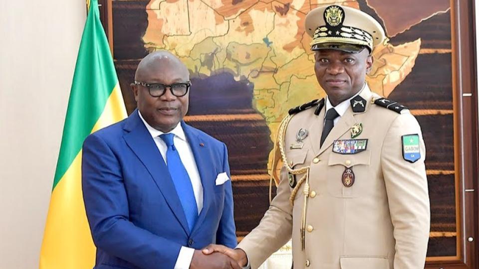 Maganga Moussavou se tient aux côtés d&rsquo;Oligui Nguema