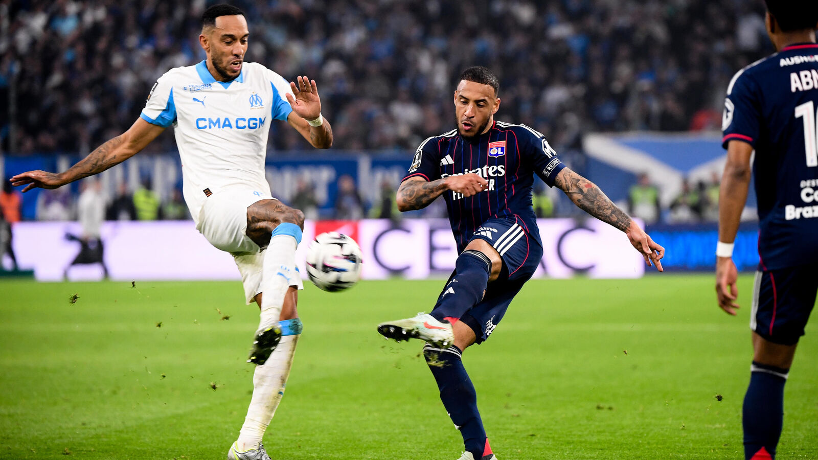 La DNCG annonce l’« encadrement de la masse salariale et des indemnités » de transfert de l’OM, l’OL reste en Ligue 1