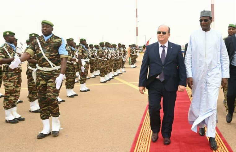 Visite du Premier ministre algérien au Niger : départ de Niamey après des engagements majeurs