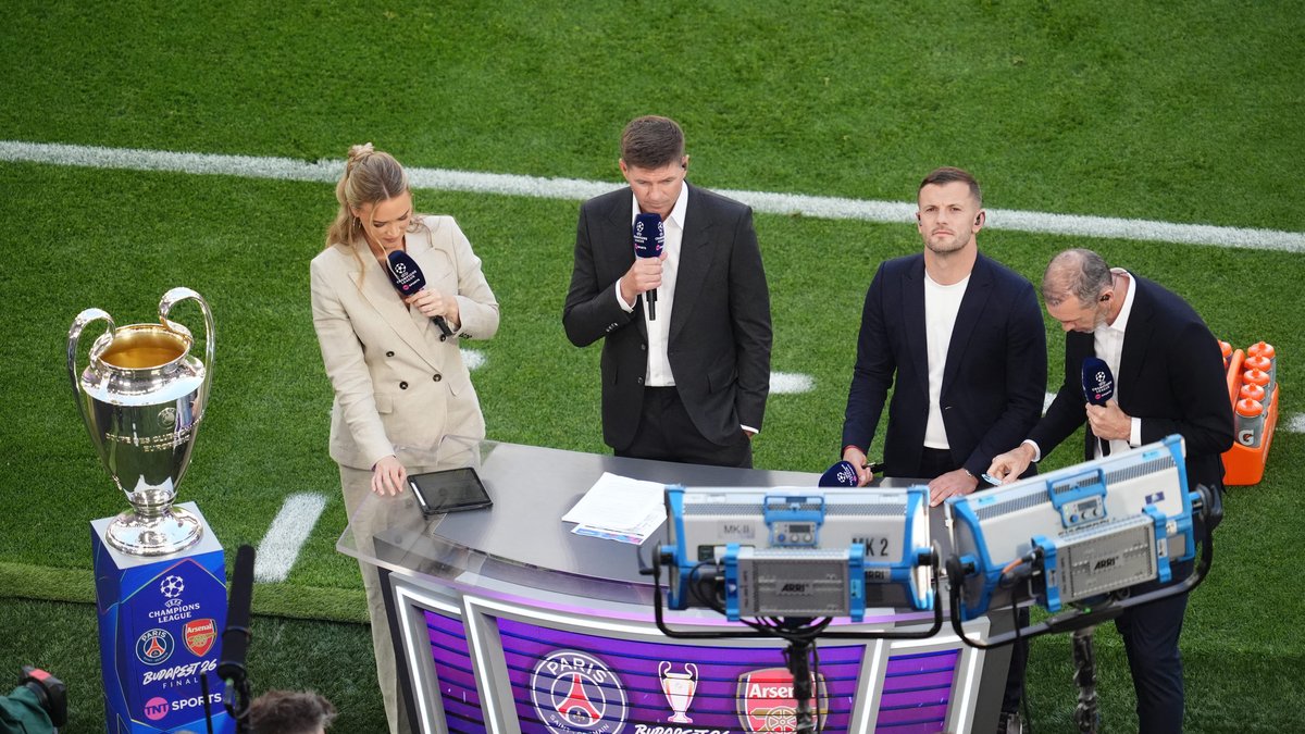 Ligue des champions : l&rsquo;humour cinglant de julien cazarre face aux bourdes des commentateurs PSG-Arsenal