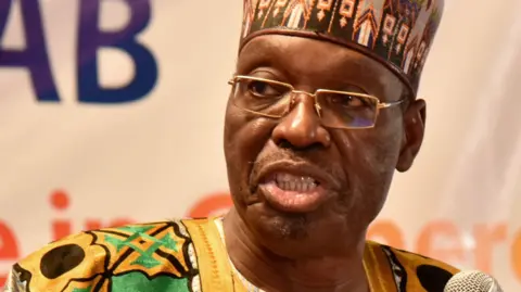 Cameroun : les milliards envolés du clan au pouvoir mis en lumière