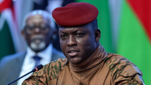 Le Burkina-Faciaux : Quand la junte d&rsquo;Ibrahim Traoré bascule dans le modèle soviétique et nord