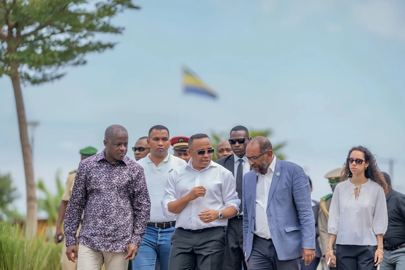 Libreville : découverte des réalisations gabonaises par le président malgache