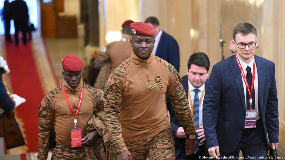 Révolution populaire au Burkina Faso : entre espoirs et doutes persistants