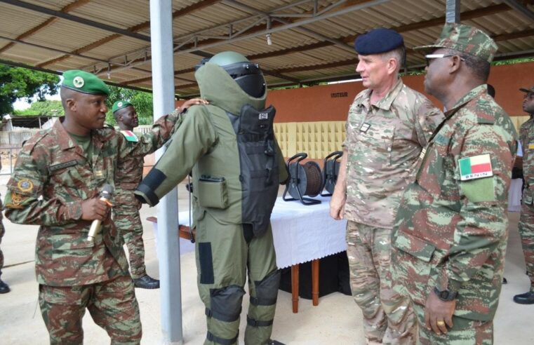 Coopération militaire : la France livre du matériel de déminage de pointe au Bénin
