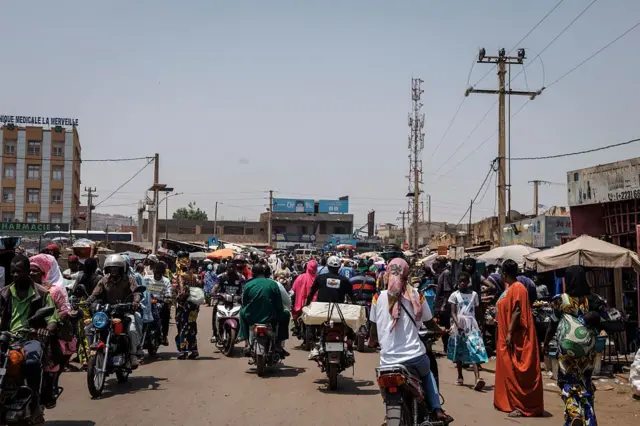 Marché animé au Mali