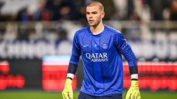 Lucas Chevalier, gardien de but, lors d'un entraînement au PSG