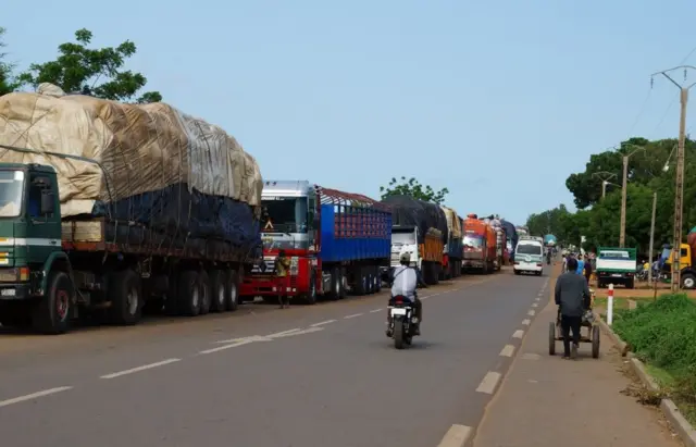 Délégation nigérienne et béninoise lors des négociations de réouverture frontalière