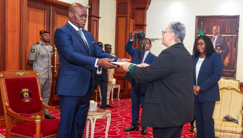 ambassadeurs présentant leurs lettres de créance au président gabonais