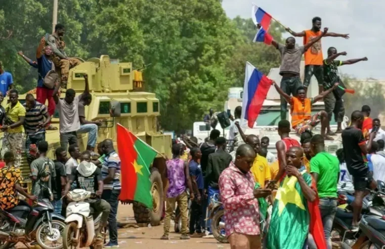Le Burkina Faso endeuillé : un week-end sanglant et des tensions diplomatiques persistantes