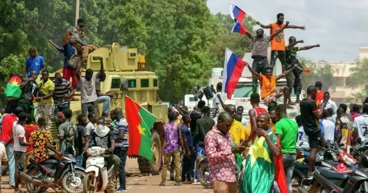 Le Burkina Faso endeuillé : un week-end sanglant et des tensions diplomatiques persistantes