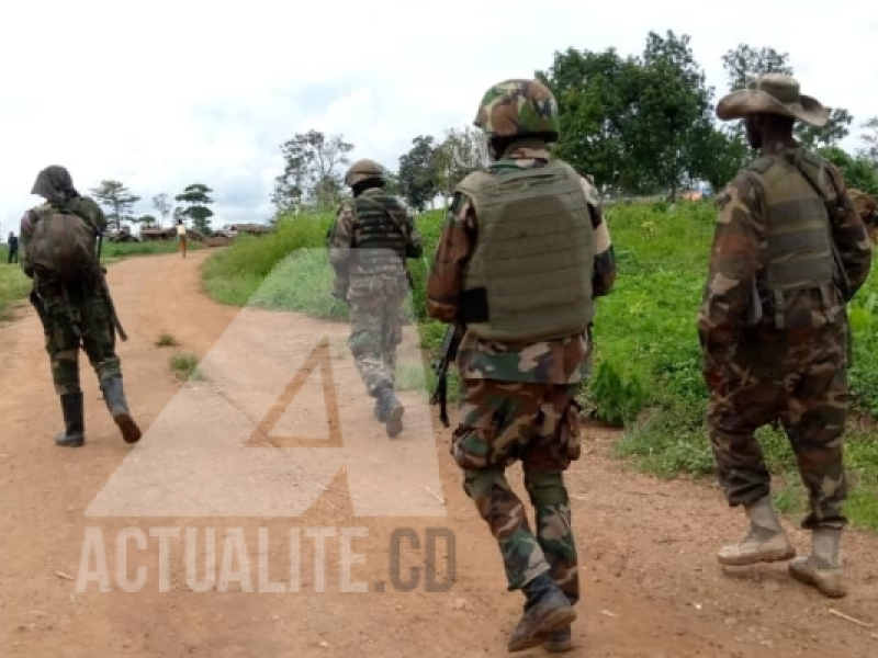 Smartphones interdits au front pour les militaires congolais : l’armée durcit le ton