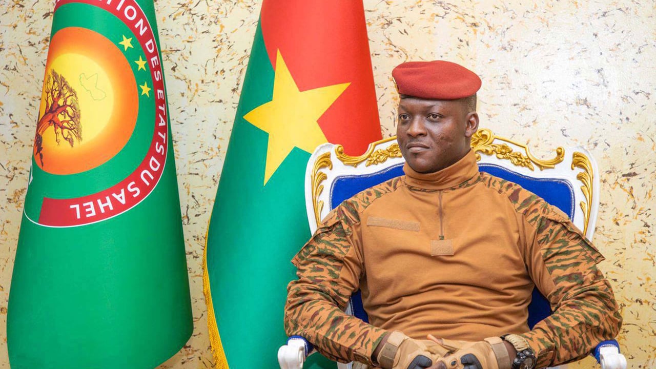 Ibrahim Traoré et la menace d&rsquo;une milice numérique contre la presse au Burkina Faso