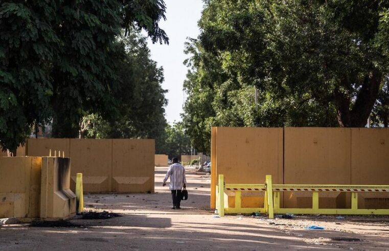 Le retrait des diplomates français du Burkina Faso entérine la rupture diplomatique