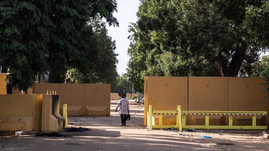 Le retrait des diplomates français du Burkina Faso entérine la rupture diplomatique