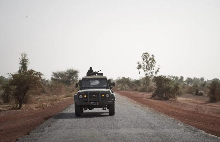 Kouakourou se vide : l&rsquo;offensive du Jnim pousse les habitants à fuir au Mali